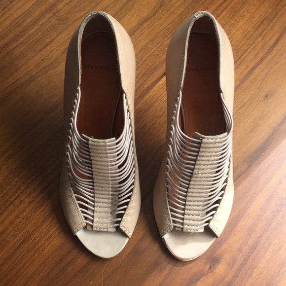 Givenchy Heels Sz 38 - Picture 3 of 8